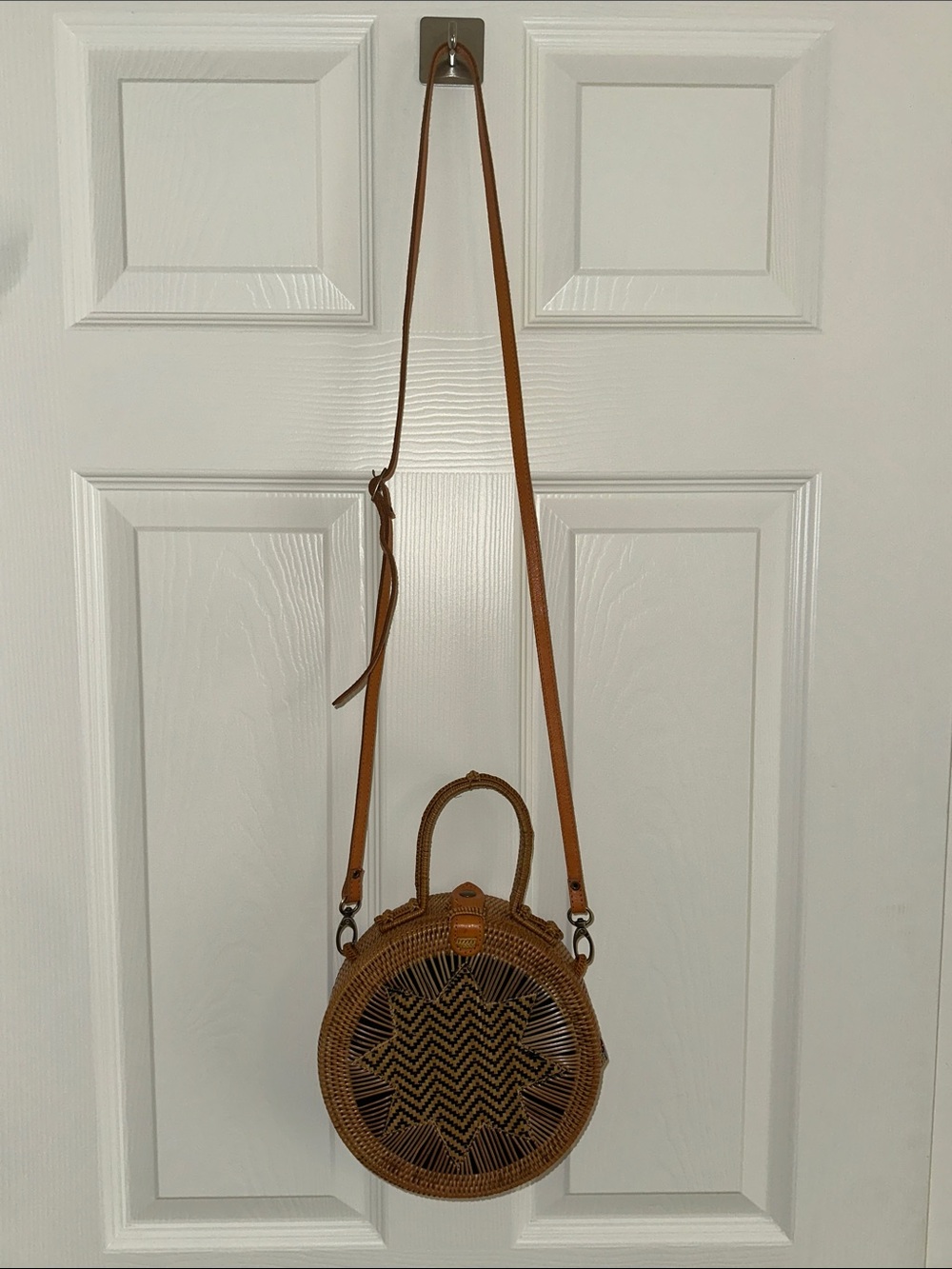 Handwoven round crossbody Bali bag/purse - Picture 5 of 13